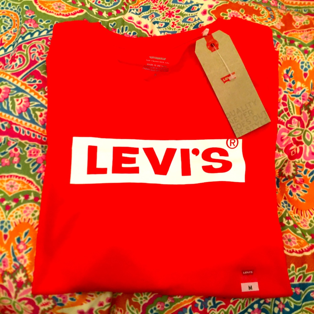 2 for $12 TOP: Short sleeve logo LEVI top